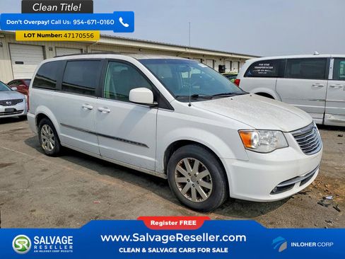 Used 2015 Chrysler Town & Country Touring image 5