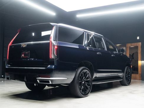 Used 2021 Cadillac Escalade ESV Premium Luxury w/ LPO, Illumination Package RWD image 14