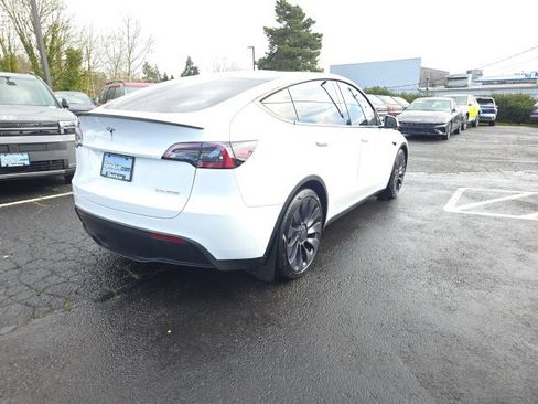 Used 2021 Tesla Model Y Performance image 5