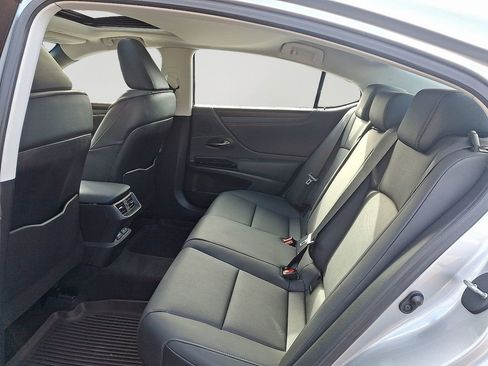 Used 2024 Lexus ES 350 w/ Premium Package image 8