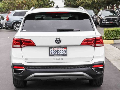 Used 2022 Volkswagen Taos SE w/ Panoramic Sunroof Package FWD image 9