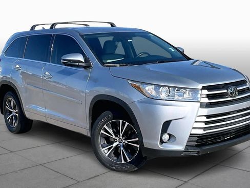 Used 2017 Toyota Highlander Plus image 3