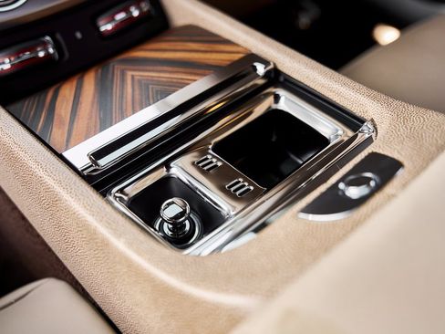 Used 2014 Rolls-Royce Wraith image 48