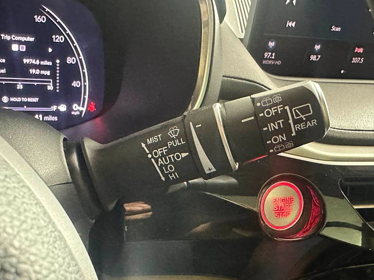 Used 2022 Acura MDX w/ Technology Package AWD/4WD image 38