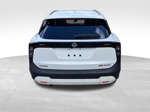 New 2025 Nissan Kicks SR image 4