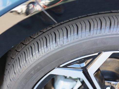 Used 2024 Kia Niro SX Touring image 13