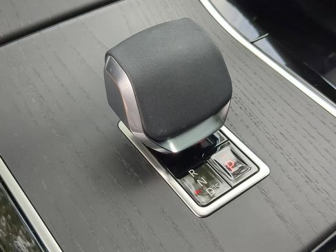 Certified 2025 Land Rover Range Rover Velar Dynamic SE image 34