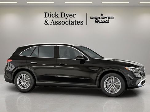 Used 2025 Mercedes-Benz GLC 300 image 3