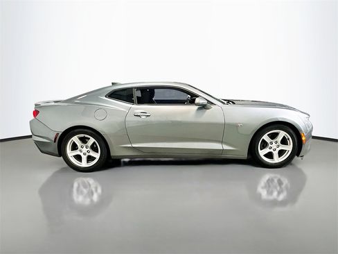 Used 2020 Chevrolet Camaro LT image 9