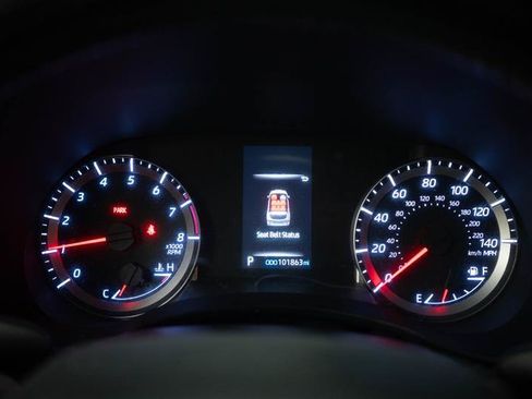 Used 2021 Toyota Highlander LE AWD/4WD image 21