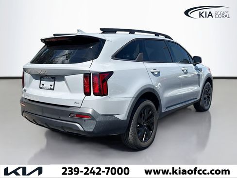 Used 2023 Kia Sorento S w/ Panoramic Sunroof Package image 5
