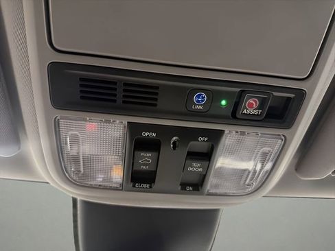 Used 2023 Honda Odyssey Touring image 17