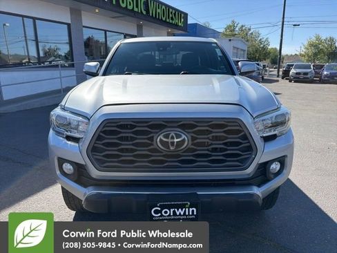 Used 2022 Toyota Tacoma TRD Off-Road AWD/4WD image 2