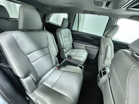Used 2019 Honda Pilot Touring image 32