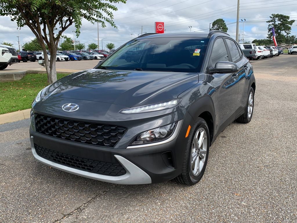 Used 2023 Hyundai Kona SEL w/ Cargo Package FWD image 4