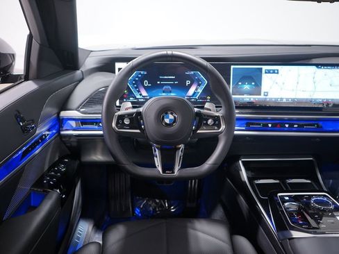 Used 2025 BMW 740i w/ Premium Package image 11