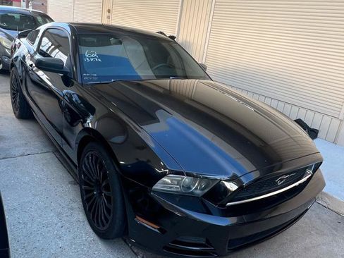 Used 2013 Ford Mustang Coupe RWD image 2