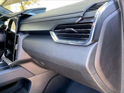 Used 2025 GMC Acadia Elevation image 16