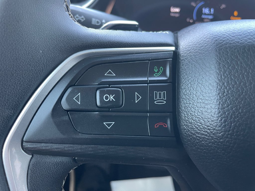 Used 2023 Jeep Grand Cherokee L Laredo AWD/4WD image 37