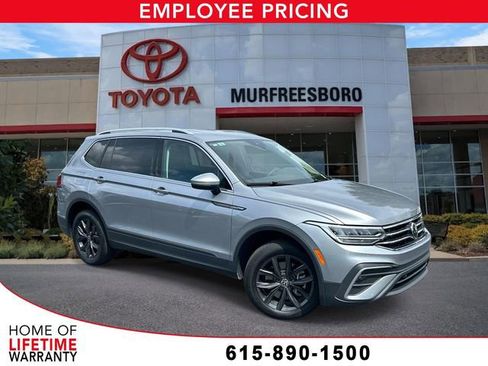 Used 2024 Volkswagen Tiguan SE AWD/4WD image 1