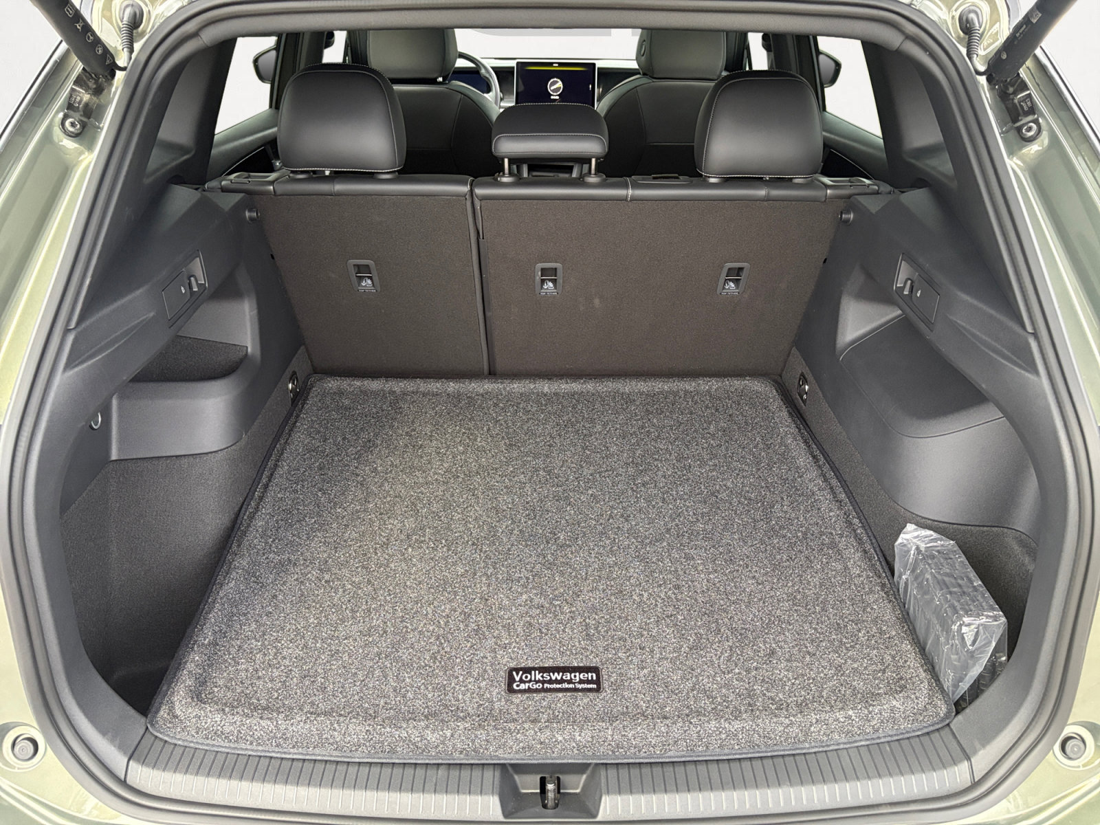 Certified 2026 Volkswagen Tiguan SE R-Line FWD image 12