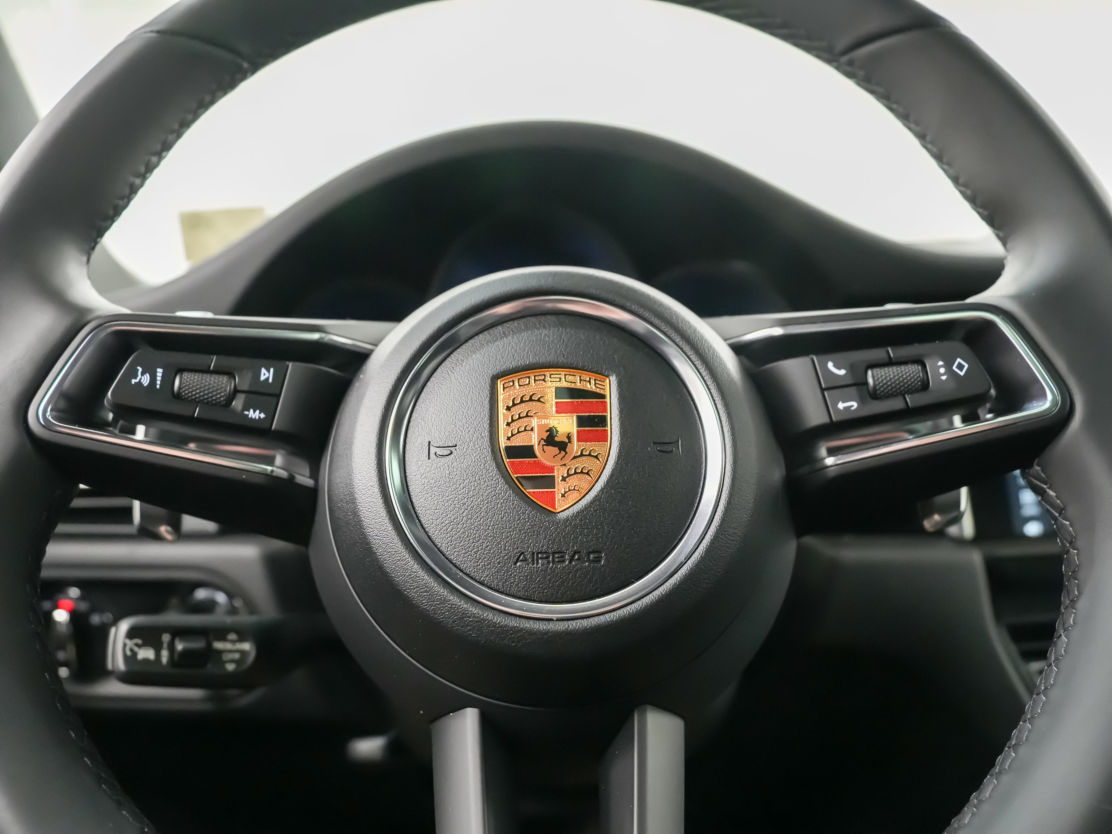 Certified 2026 Porsche Macan AWD/4WD image 27