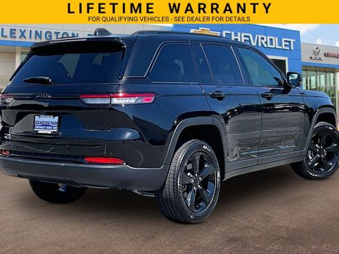 Used 2025 Jeep Grand Cherokee Altitude RWD image 13