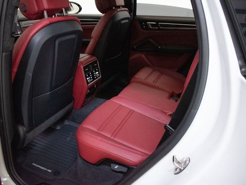 Used 2022 Porsche Cayenne GTS AWD/4WD image 23