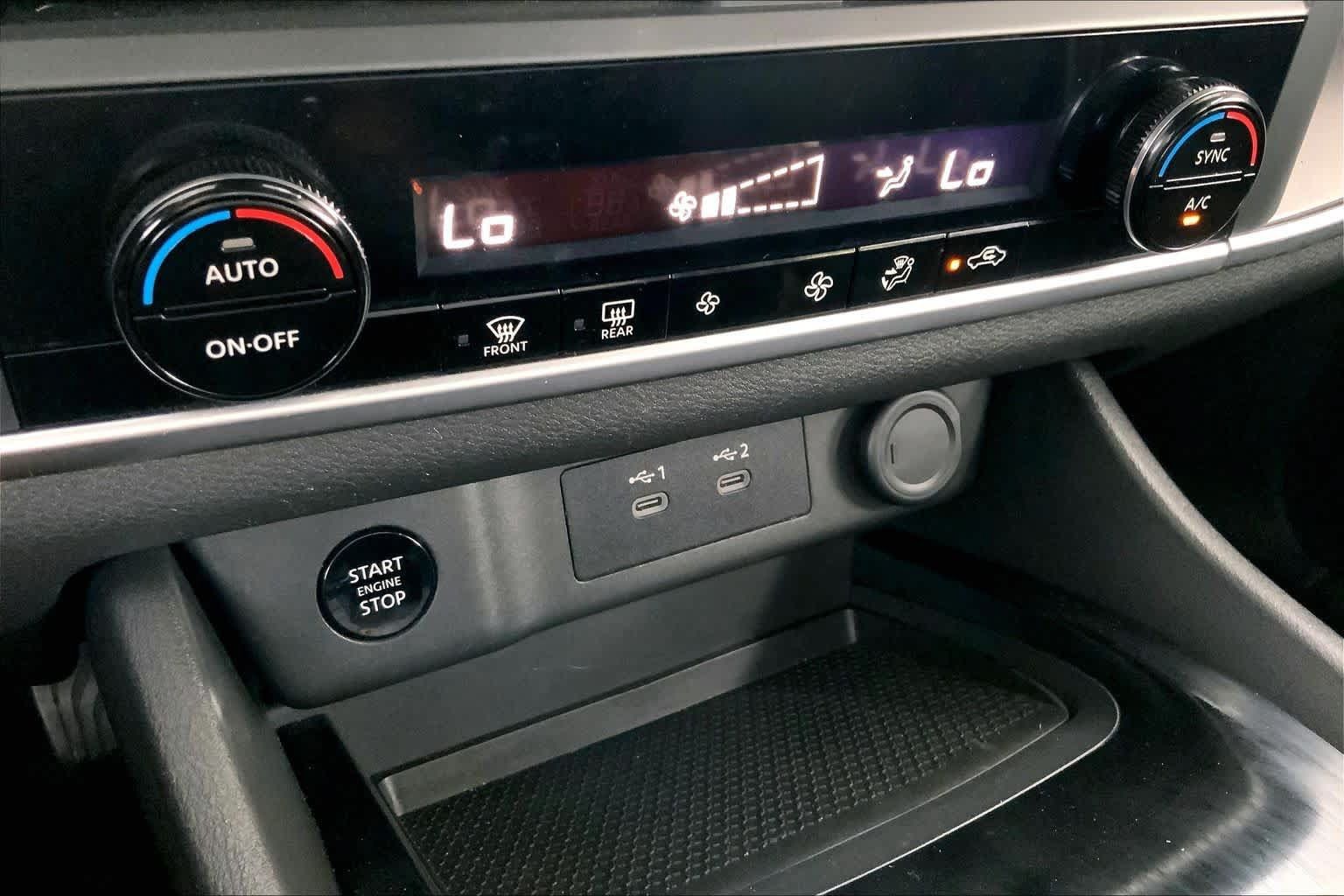 Used 2024 Nissan Rogue SV AWD/4WD image 33