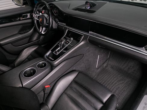 Used 2018 Porsche Panamera 4 image 8