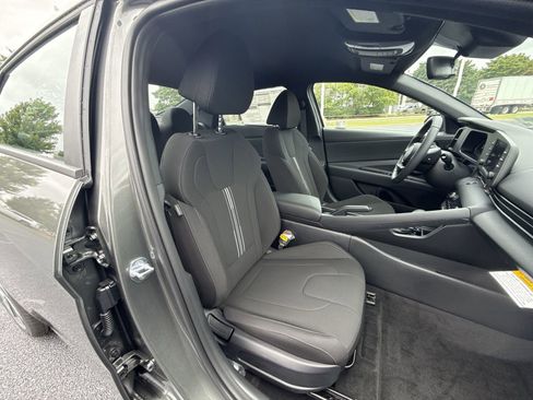 Certified 2025 Hyundai Elantra Sport image 26