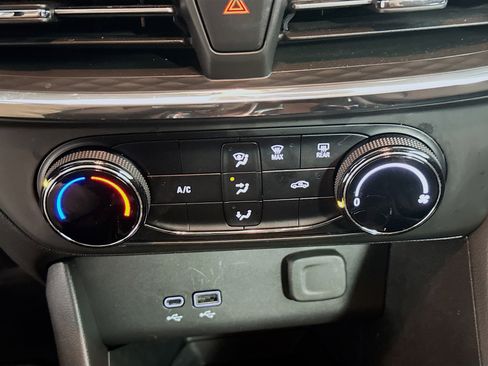 Used 2025 Buick Encore GX Preferred image 24