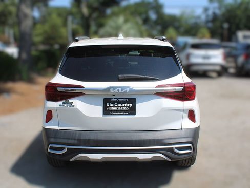 Certified 2023 Kia Seltos SX w/ SX Sunroof Package AWD/4WD image 8