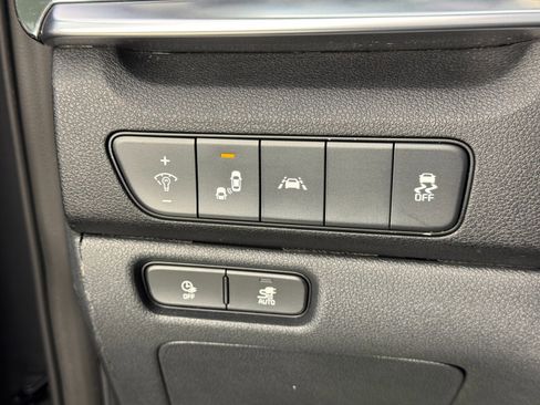 Used 2022 Kia Niro EX w/ Cold Weather Package image 16