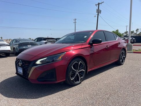 Used 2024 Nissan Altima 2.5 SR w/ SR Premium Package FWD image 3