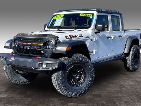 Used 2024 Jeep Gladiator Rubicon w/ Convenience Group image 1