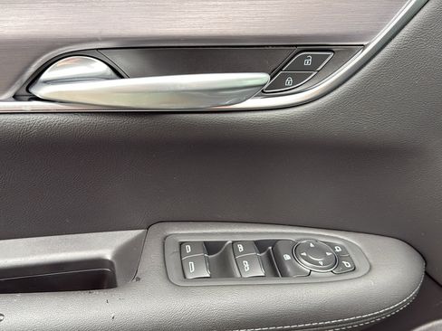 New 2025 Cadillac XT5 Luxury image 11