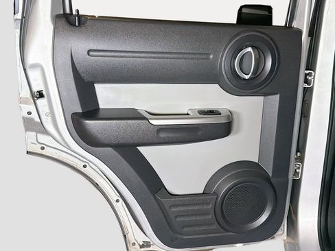 Used 2010 Dodge Nitro SXT image 23