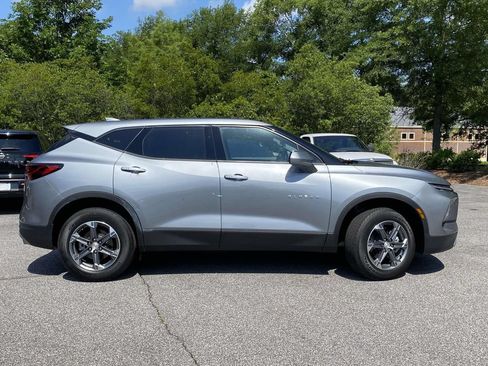 Used 2025 Chevrolet Blazer LT AWD/4WD image 2