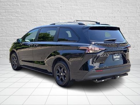 Used 2025 Toyota Sienna XLE Woodland Edition AWD/4WD image 4