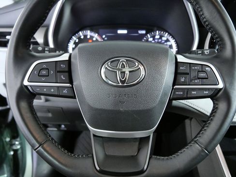Used 2023 Toyota Highlander XLE AWD/4WD image 25