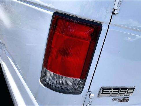 Used 2014 Ford E-350 and Econoline 350 XL w/ Power Windows & Locks Group RWD image 32