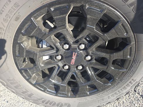 New 2026 GMC Canyon Elevation w/ Convenience Package image 12