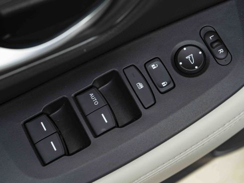 Certified 2026 Honda HR-V LX image 36