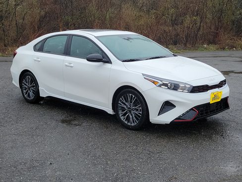 Used 2024 Kia Forte GT-Line w/ GT-Line Premium Package FWD image 3