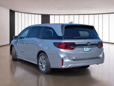 New 2026 Honda Odyssey Touring image 5