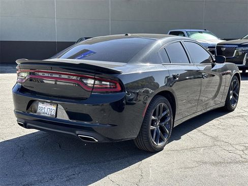 Used 2020 Dodge Charger SXT w/ Blacktop Package image 3