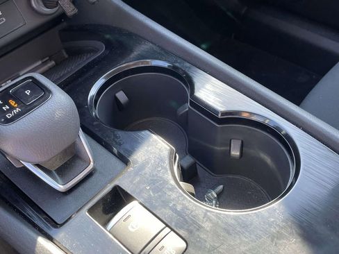 Used 2025 Nissan Rogue S image 28