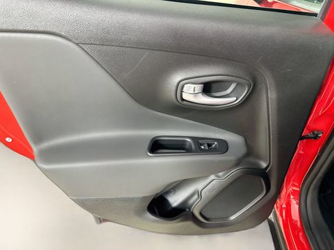 Used 2023 Jeep Renegade Trailhawk w/ Trailhawk Elite Group AWD/4WD image 33