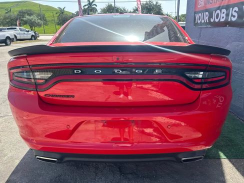 Used 2019 Dodge Charger SXT w/ Blacktop Package RWD image 4